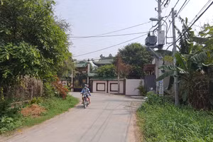 Tìm người thân trẻ sơ sinh bị bỏ rơi trước cổng chùa