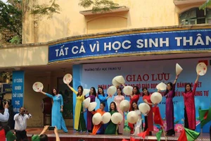 Đoàn cán bộ Bộ Giáo dục Bangladesh giao lưu với Trường Tiểu học Trung Tự