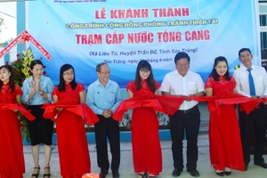 Cắt băng khánh thành Trạm xử lý nước mặn thành nước ngọt đầu tiên của tỉnh Sóc Trăng.