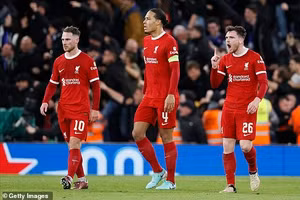 Liverpool thảm bại, tan giấc mộng ăn ba 