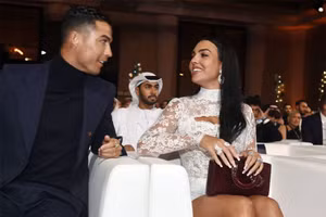 Georgina xinh đẹp dự lễ trao giải cùng C. Ronaldo