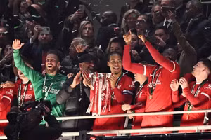 Chùm ảnh: Liverpool hạ Chelsea, vô địch Cúp Liên đoàn Anh 