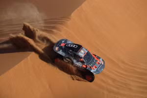 Đua xe trên sa mạc siêu thực