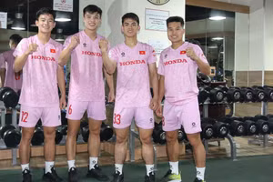 HLV Troussier yêu cầu đặc biệt với Filip Nguyễn, Hùng Dũng