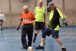 Cầu thủ U100 ghi 5 bàn trong ngày sinh nhật 