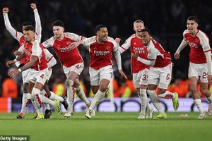 Arsenal hóa giải lời nguyền Champions League, thẳng tiến vào tứ kết