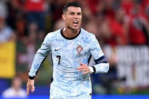 Thống kê kinh ngạc của Ronaldo sau 20 năm 