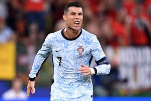 Thống kê kinh ngạc của Ronaldo sau 20 năm 