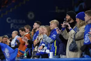 Man Utd thắng Man City, Chelsea bỗng nhiên ‘gánh hậu quả’ 