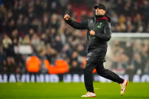 HLV Alonso ‘úp mở’ khả năng dẫn dắt Liverpool thay Klopp