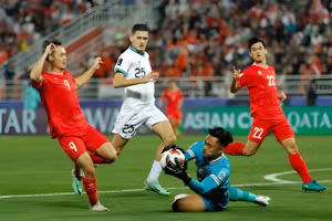 Khách sạn tuyển Việt Nam ở bị CĐV Indonesia bắn pháo sáng