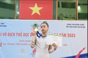 Như Phương đẹp như 'thiên thần' đi chụp ảnh Tết