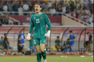 Đặng Văn Lâm và Nguyễn Filip khiến HLV Kim Sang-sik… khó xử 