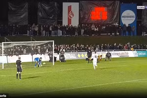 Video: Pha đá penalty tệ nhất lịch sử bóng đá Pháp 