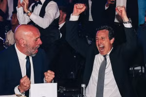 Tottenham thua Man City, cầu thủ Aston Villa ăn mừng như vô địch 