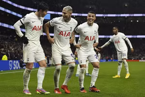 Tottenham tưng bừng chào năm mới, giao thừa buồn cho Arsenal 