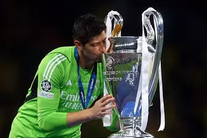 Tuyển Bỉ gặp rắc rối sau khi gọi lại thủ thành Thibaut Courtois