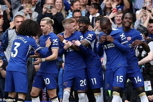 Chelsea ‘tăng tốc’, vượt mặt Man Utd 