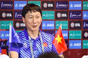 HLV Kim Sang-sik nhận vinh dự ‘chưa từng có’ ở Đông Nam Á 