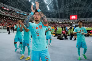 Mắc lỗi trong trận gặp Singapore, thủ quân Trung Quốc muốn giải nghệ 