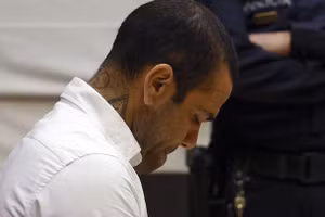  Dani Alves trầm cảm nặng, muốn tự tử trong tù 