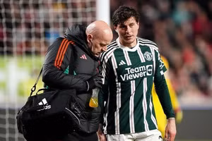 Man Utd ‘khó càng thêm khó’ trước thềm đại chiến với Chelsea 