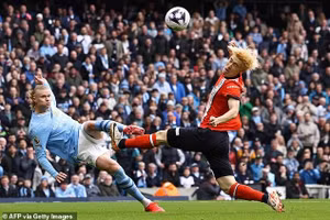 Chùm ảnh: Man City đè bẹp Luton, chiếm ngôi đầu Ngoại hạng Anh