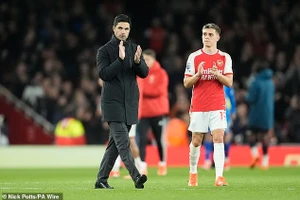 ‘Nhân tố lạ’ giúp Arsenal chiếm ngôi đầu Ngoại hạng Anh 