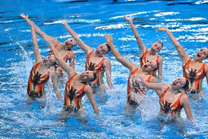 Các VĐV xinh đẹp nổi bật tại giải bơi lội nghệ thuật thế giới 