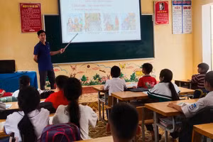 Nâng cao tinh thần trách nhiệm, thực hiện tốt nhiệm vụ thay sách.