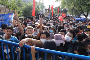 Sáng ngày hôm nay tại Nhà thi đấu tỉnh Phú Thọ chính thức bán vé xem bóng đá nam tại SEA Game 31.