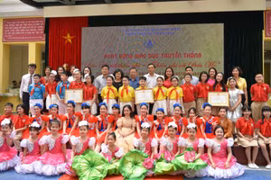 Hoạt động giáo dục truyền thống " Bác Hồ với thiếu nhi- Thiếu nhi với Bác Hồ" đã thu hút sự quan tâm của các em học sinh, giáo viên trên địa bàn quận.