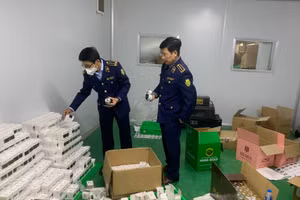 Lực lượng chức năng kiểm tra Công ty TNHH Dược mỹ phẩm Gem Korea đóng trên địa bàn tổ 2, phường Thịnh Đán, TP Thái Nguyên