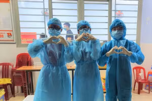 Sinh viên Trường ĐH Nguyễn Tất Thành vào điểm nóng dịch Covid-19 tại Quận Gò Vấp 