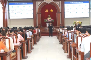 Giáo viên Tiểu học tỉnh Tiền Giang tham gia tập huấn Chương trình, SGK mới.