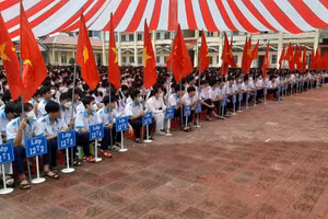 HS huyện Đầm Dơi (Cà Mau) trong ngày khai giảng.