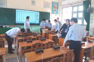 Đoàn công tác liên ngành Sở GD&ĐT, Sở Tài chính do GĐ Sở GD&ĐT Lê Quang Trí làm trưởng đoàn nghiệm thu gói thầu lớp 2 tại trường TH Thị trấn Chợ Gạo ngày 13/6/2023.