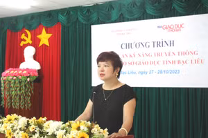 Nhà báo Dương Thanh Hương, Phó Tổng biên tập Báo Giáo dục và Thời đại phát biểu khai mạc tập huấn.