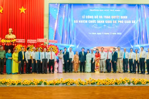 Quang cảnh lễ công bố và trao quyết định bổ nhiệm chức danh Giáo sư, Phó Giáo sư.