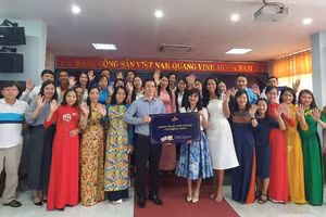 Chương trình “Cùng Danisa Tri Ân Người Trồng Cây, Chung Tay Trao Laptop” do Báo GD&TĐ phối hợp cùng nhãn hàng bánh quy bơ Danisa đã dành tặng 26 Laptop đến các thầy cô giáo ở Quảng Bình.