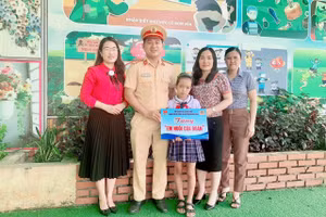 Thượng uý Hoàng Vương Anh luôn năng nổ, nhiệt tình trong công tác đoàn và các hoạt động hướng về cộng đồng.