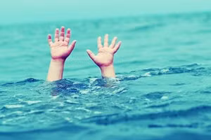 Sau khi phát hiện, bà con và các lực lượng địa phương liên quan đã vớt cháu lên bờ rồi tiến hành sơ cấp cứu nhưng cháu bé đã không qua khỏi. Ảnh minh hoạ.