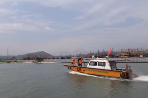 Bộ đội Biên phòng Quảng Bình đã tiến hành hỗ trợ tìm kiếm thuyền viên mất tích.