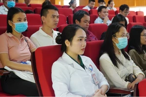 Đội ngũ y bác sĩ tham dự Hội thảo khoa học "Cập nhật điều trị và tối ưu hóa quy trình cấp cứu trước viện trong đột quỵ nhồi máu não cấp". Ảnh: N.H.