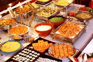 Chết cười kinh nghiệm ăn buffet không lỗ được dân mạng rần rần chia sẻ