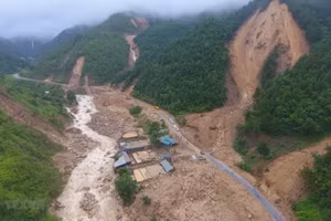 Lũ quét gây thiệt hại nặng nề cho đời sống và kinh tế.
