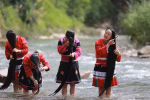 Nơi phụ nữ có "suối tóc" dài hàng mét, chỉ cắt 1 lần duy nhất trong đời