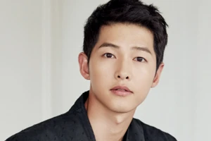 Hình ảnh cận mặt lộ dấu hiệu lão hóa của Song Joong Ki