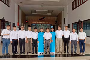 TS Lê Thị Cẩm Tú và các đồng nghiệp tại TDTU. Ảnh: NVCC