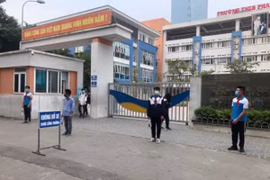 Mô hình “Cổng trường học ATGT” ở Trường THCS Phan Chu Trinh.